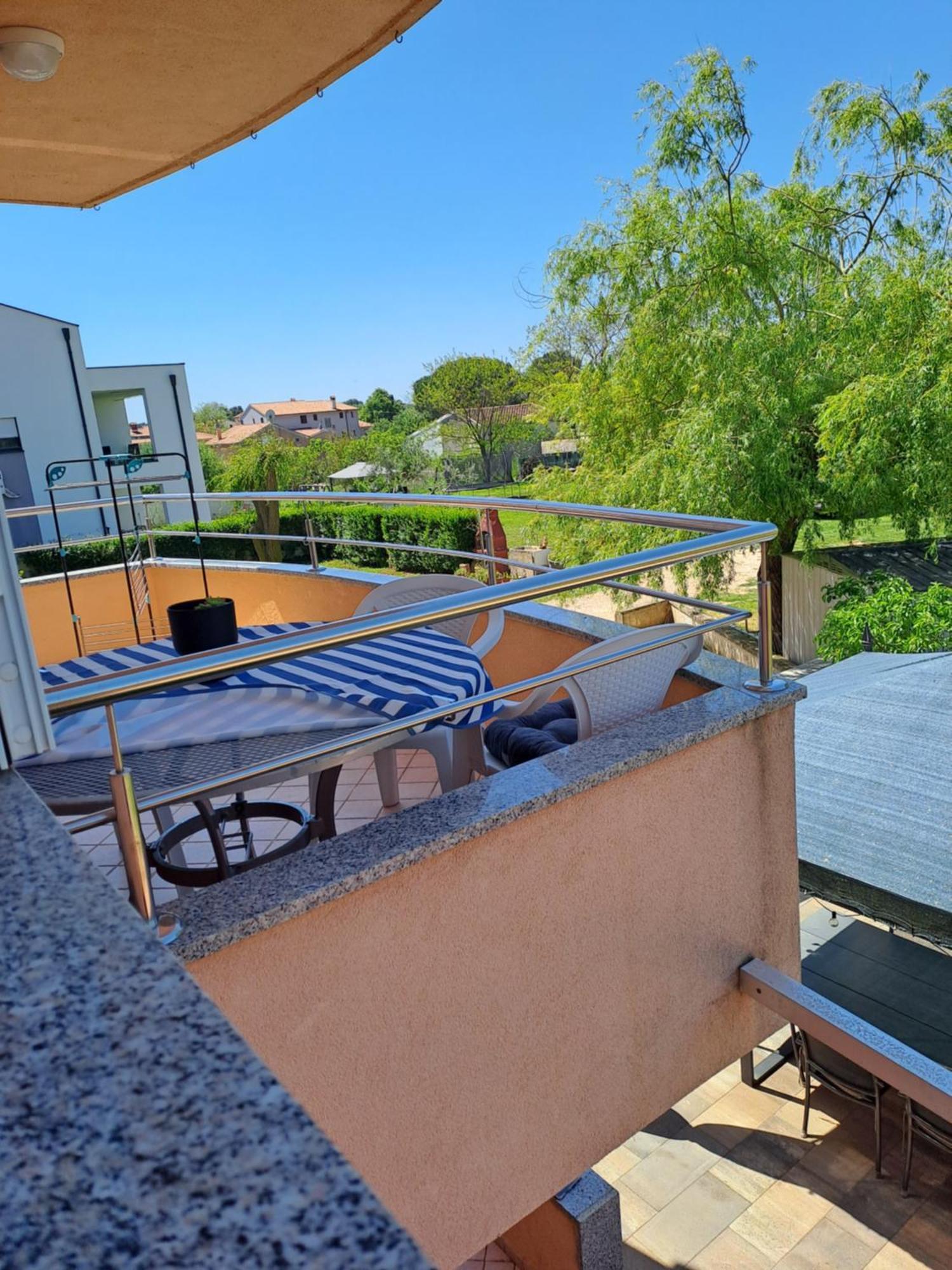 פאז'אנה Apartman Valbandon מראה חיצוני תמונה